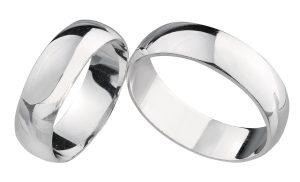 Серебряные обручальные кольца – странно или стильно?