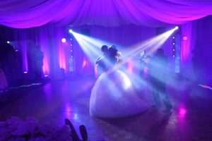 Световое оборудование на свадьбу: виды и особенности