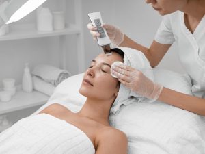 Инъекционная косметология: Современные технологии в борьбе за молодость и красоту