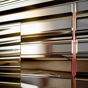 Как монтировать металлочерепицу?