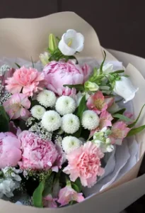 Букет с доставкой на дом как удобный способ дарить эмоции и внимание