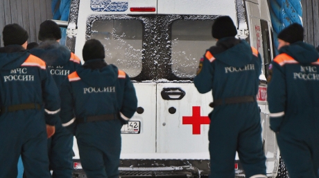 Признали мертвым, а он чудом выжил: на кузбасской шахте достали на поверхность горноспасателя