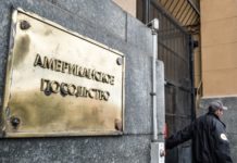 США объявили российскому посольству «визовую войну»