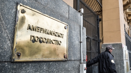 США объявили российскому посольству "визовую войну"