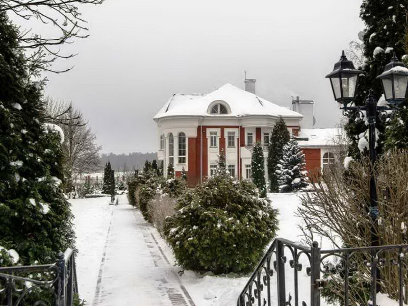 17-летний сын светской львицы покончил с собой на Рублевке