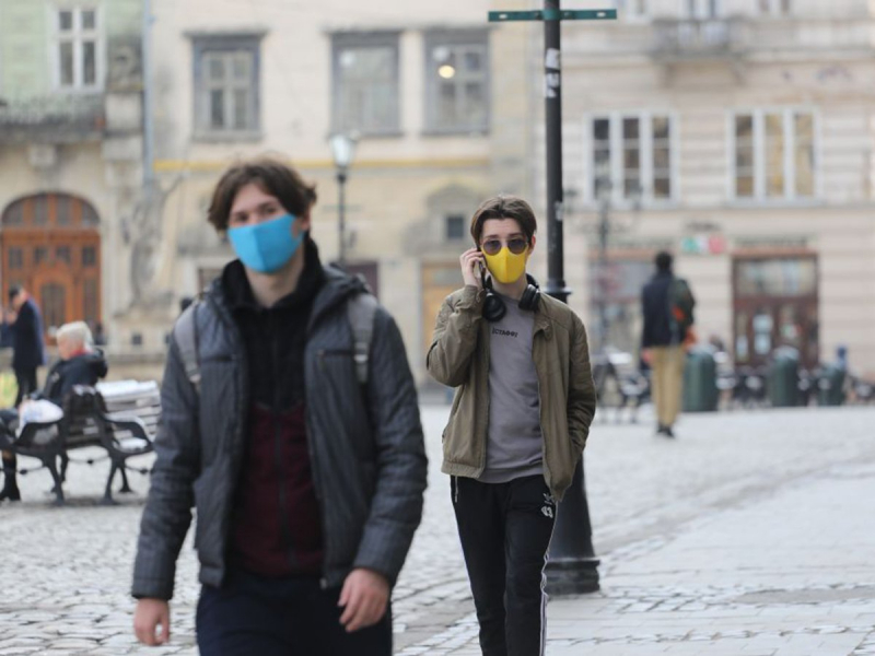 “А в 18:00 перекличка!”: соцсети высмеяли график прогулок по Москве