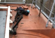 ЧП на корабле: в Сети показали кадры падения оператора с палубы «Гремящего»