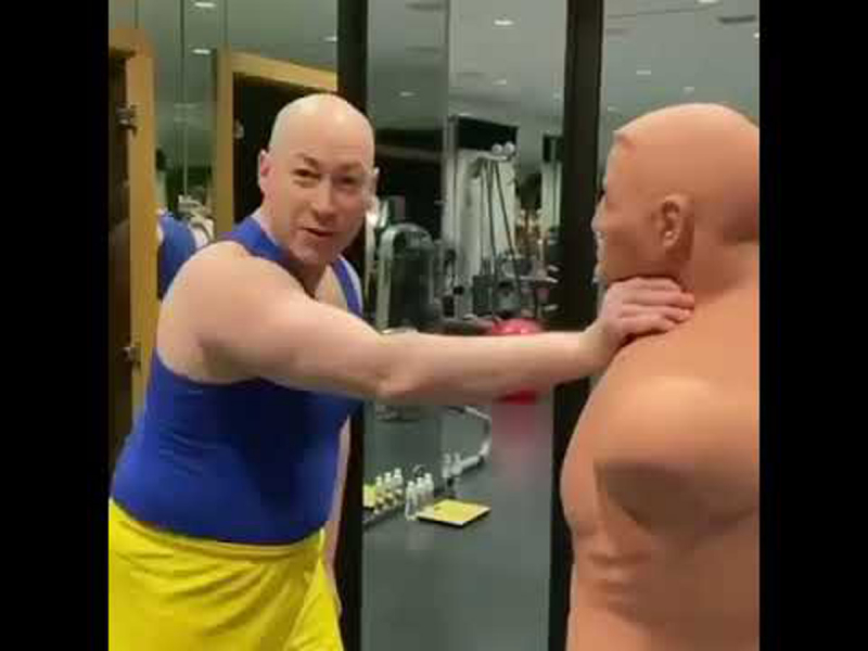 Гарик Харламов посмеялся над боевой техникой Гордона и Соловьева