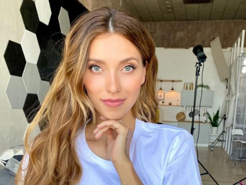 “Где трусы?”: Регина Тодоренко ошарашила фанатов провокационным пляжным фото