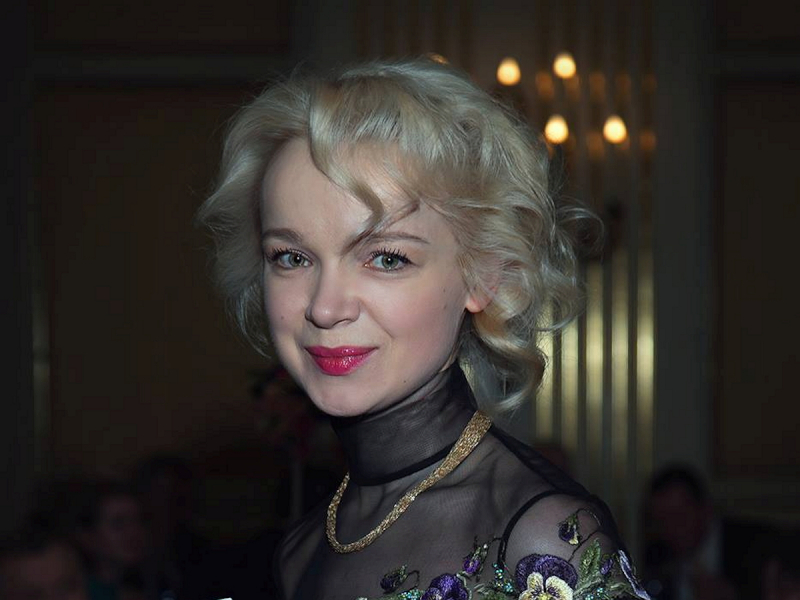 “Хотели публично унизить”: Малахов предложил 1 млн рублей бывшей жене Джигарханяна за появление у гроба