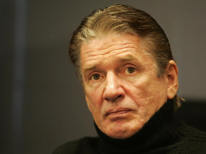 “Куча цемента”: памятник на могиле Александра Абдулова ошарашил поклонников актера