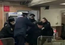 Мужчина умер во время задержания в московском метро