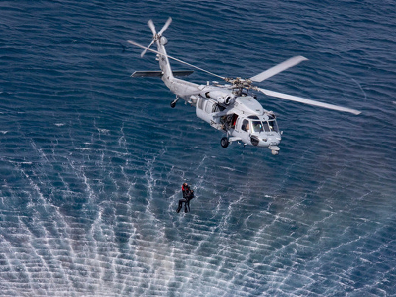 Пилот ВМС США рассказал о “существе”, поглотившем торпеду из глубины океана