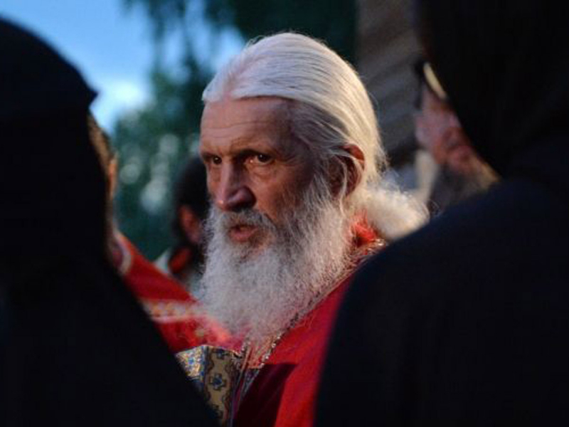 “Призывал к самоубийству”: отлученного от церкви схиигумена Сергия в ходе штурма задержали бойцы спецназа