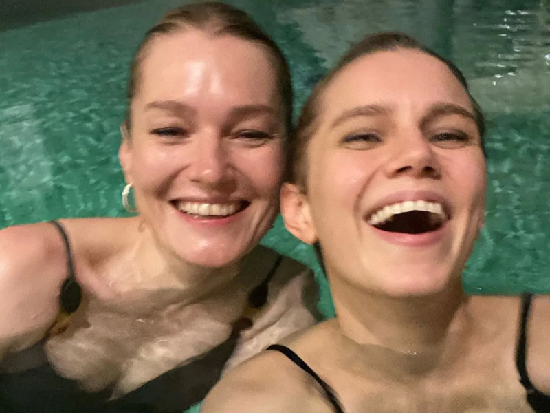 Звезда “Папиных дочек” показала откровенное фото в ванной с актрисой Толстогановой