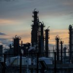 Антибиотики и контактные линзы из нефти: что еще производят из ценного природного сырья?