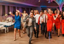 Как выбрать корпоративные подарки для сотрудников на юбилей компании?