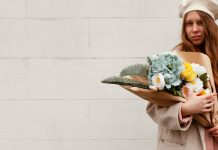 Доставка цветов в Новосибирске круглосуточно Доставка букетов из цветов Купить цветы на дом в Новосибирске