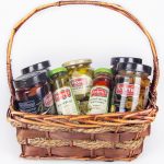 Идеи наполнения подарочной корзины