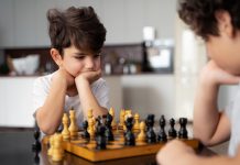 Обучение детей шахматам: как привить любовь к игре и развить интеллект