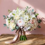 Свадебные букеты цветов: искусство, символика и современные тренды