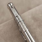 Подарки с гравировкой: уникальность, символика и идеи для любого случая