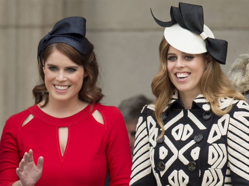 «Были в ужасе»: дочери принца Эндрю шокированы скандальным фото отца у Эпштейна