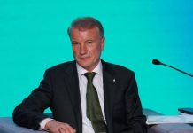 «Чтобы не нищенствовали»: Греф призвал повысить зарплату чиновникам в России