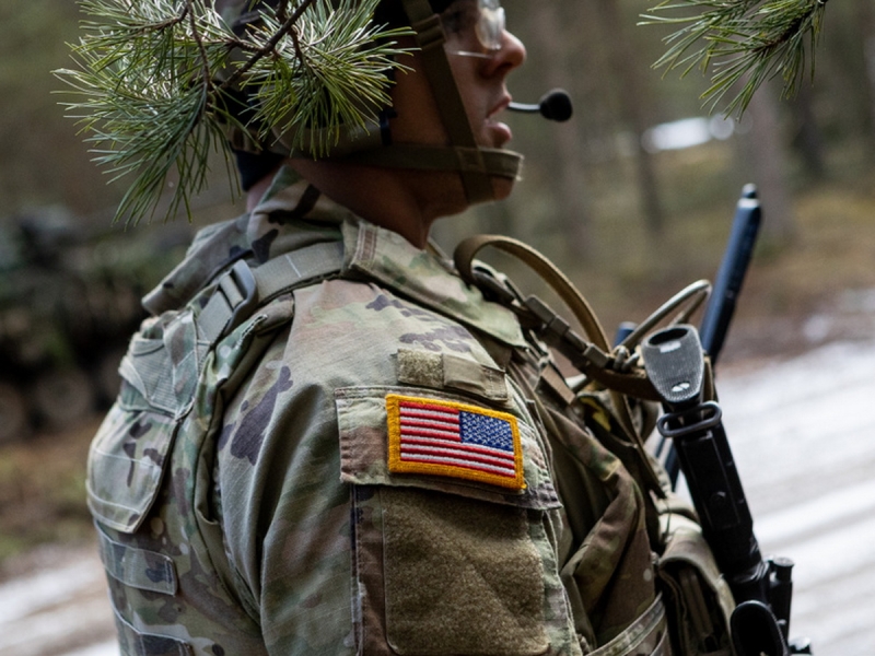 «Их уже тысячи»: экс-советник Пентагона раскрыл реальные потери НАТО на Украине — поляки, британцы, грузины