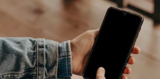 Названо одно действие, превращающее смартфоны и компьютеры россиян в «кирпич»