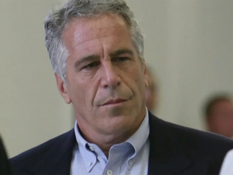 Присутствовавший при вскрытии Эпштейна врач сделал шокирующее заявление