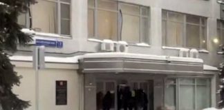 Вход в офис РКН в Москве заблокировали велосипедным замком