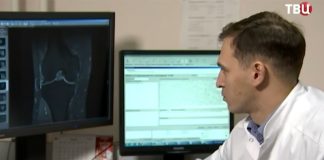 Врачи назвали свои реальные зарплаты: они в два раза меньше, чем официальные