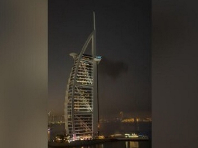 Аэропорт Дубая и башня-парус «Бурдж-эль-Араб» подверглись атаке: есть разрушения