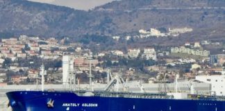 Bloomberg: два российских танкера с нефтью идут на Кубу