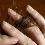 Что делать с секущимися кончиками: лечить или стричь?