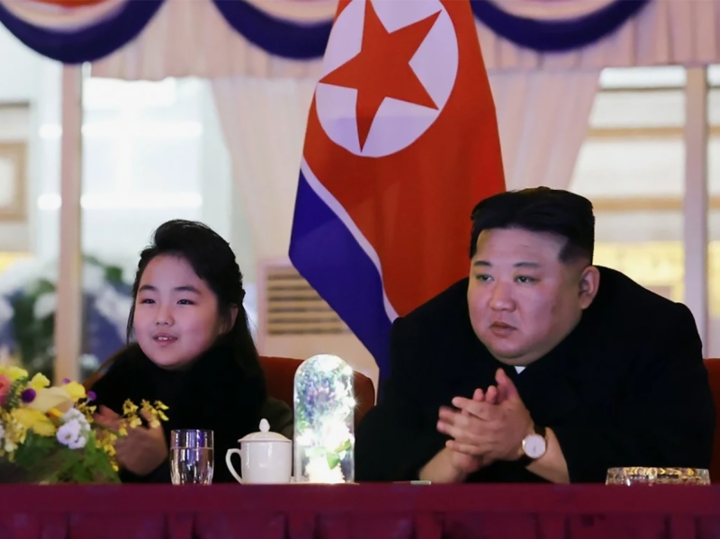 Ким Чен Ын со своей дочерью прокатился на новейшем танке