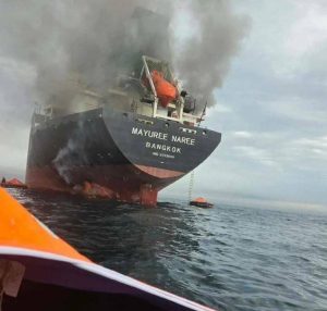 Shafaq News: у берегов Ирака горят три нефтяных танкера