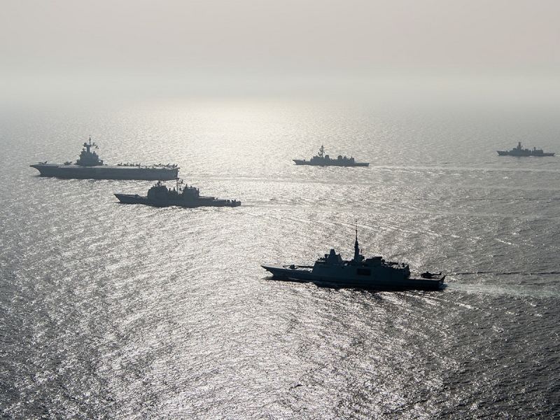 Трамп теряет контроль: 5-й флот США оказался под давлением Ирана — цена войны стремительно растёт