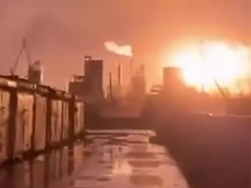 В Ленобласти после атаки 33 БПЛА ВСУ полыхает крупнейший на Балтике порт Усть-Луга