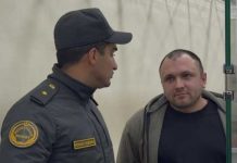 «Он там больше всех избитый»: в Азербайджане вынесли приговор первому из восьми задержанных россиян