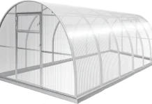 Садовые теплицы из поликарбоната: преимущества, выбор, установка и уход