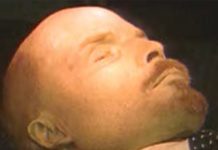 В Москве арестован студент, бросивший обувь в саркофаг Ленина с матерными криками