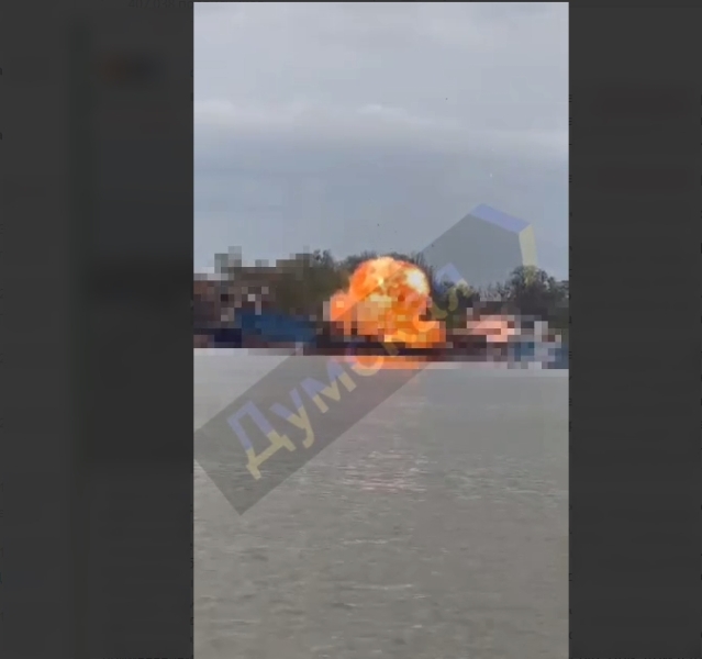 В порту Украины сгорел танкер с дронами НАТО: опубликовано видео