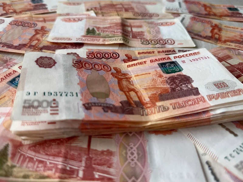 В SuperJob раскрыли, кому в Москве платят больше 1 млн рублей