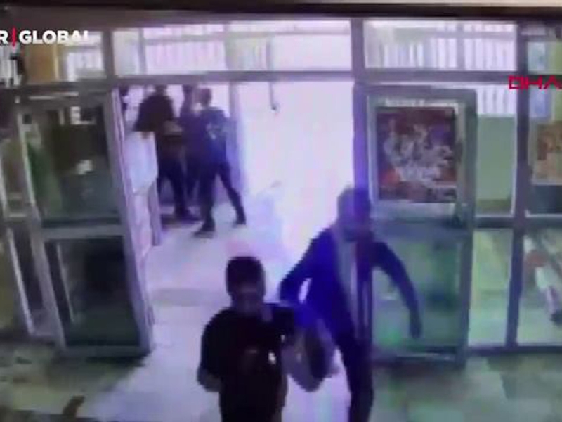 В Турции бывший ученик с оружием напал на школу и взял заложников и покончил с собой