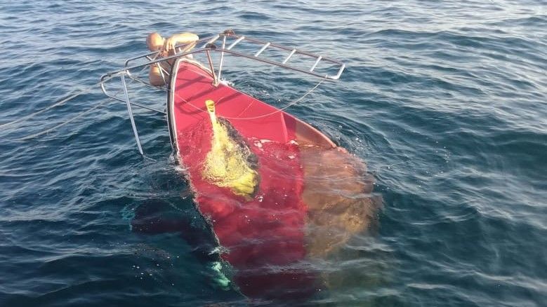 Стало известно, из-за чего в Крыму перевернулся катер с пассажирами