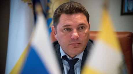 Врачам пришлось спасать жизнь мэра Кисловодска Александра Курбатова после падения с электросамоката