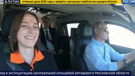 Путин сел за руль авто, прокатившись с девушкой: названо ее имя и должность