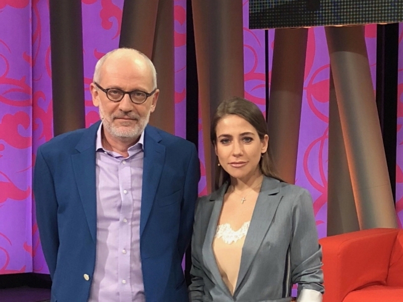 “Аллергики покинули чат”: Харламов высмеял очередной сюжет шоу “Мужское/женское” на Первом канале